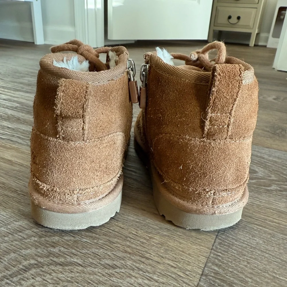 UGG BOYS' NEUMEL II BOOT size 12 Chestnut